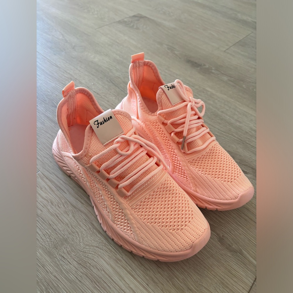 NEW Women sneakers